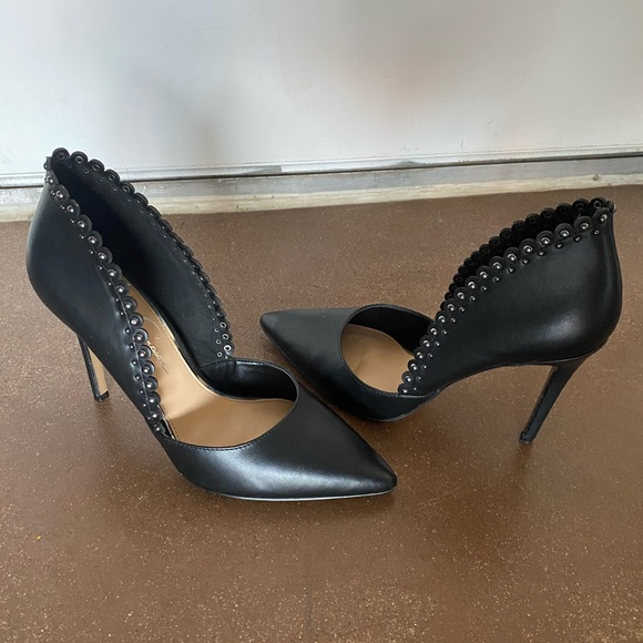 Jessica Simpson Black Pumps - Picture 2 of 4